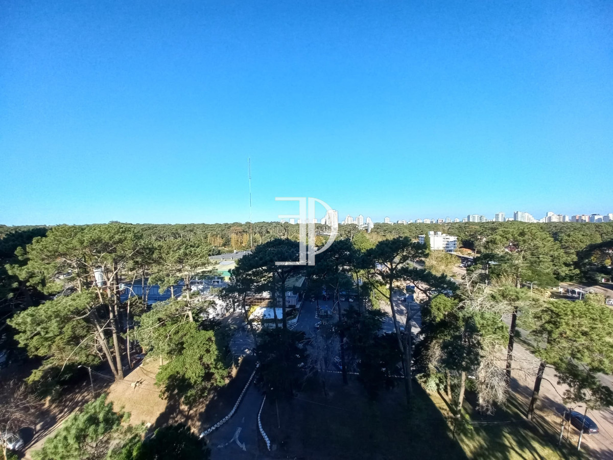 Apartamento ID.667 - Apartamento en Venta de 3 dormitorios en Av. Roosevelt , Punta del este 