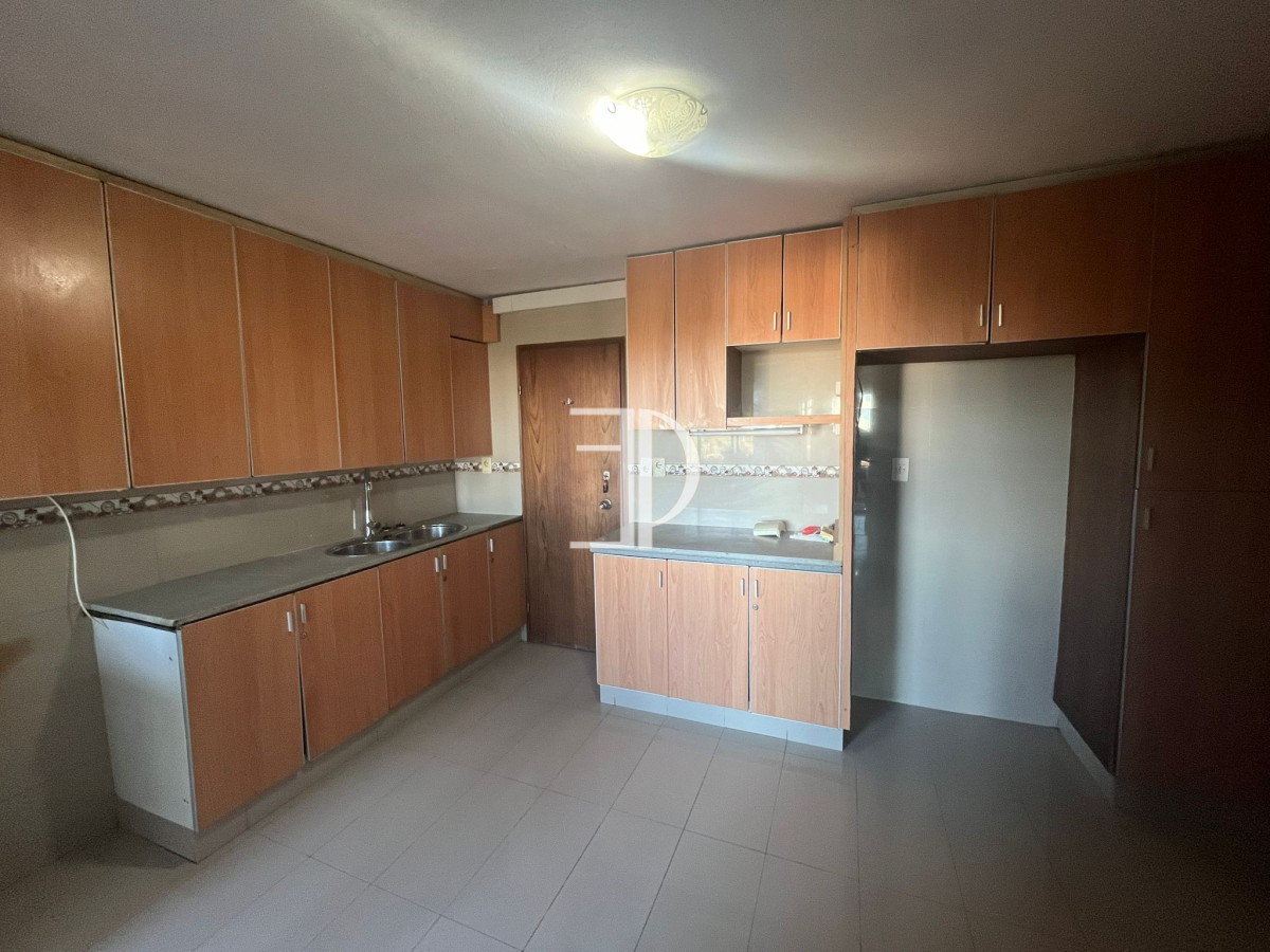 Apartamento ID.667 - Apartamento en Venta de 3 dormitorios en Av. Roosevelt , Punta del este 