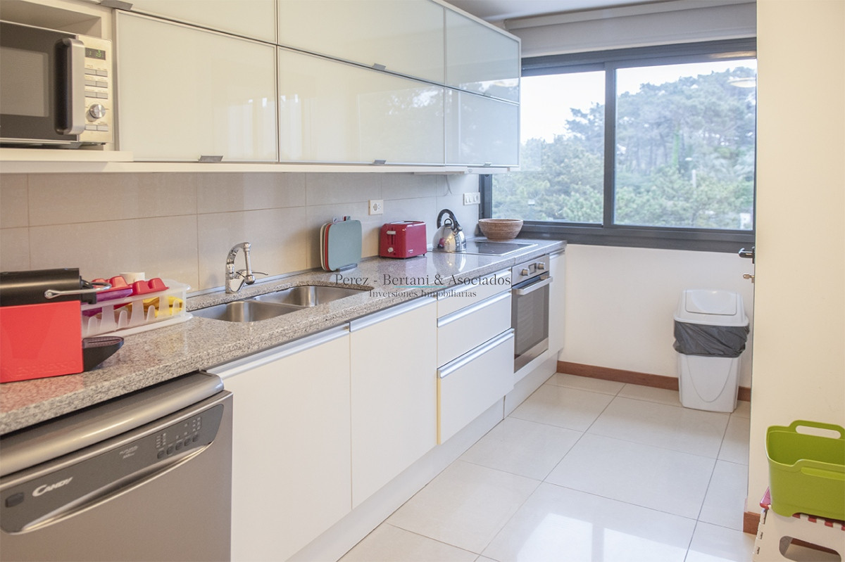 Apartamento ID.944 - Hermoso Departamento en venta frente a Playa Brava, 3 dorm + dep. Marigot Brava