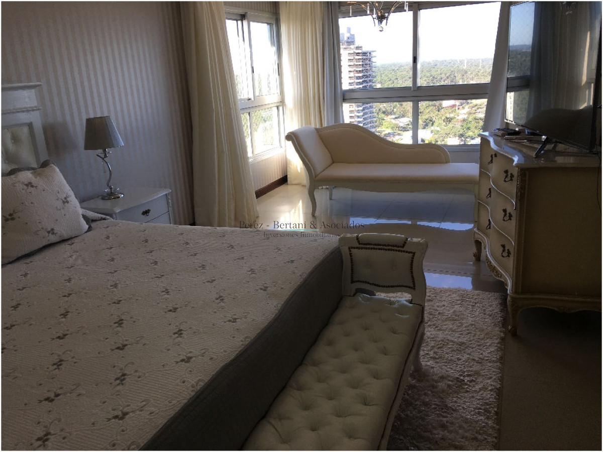 Apartamento ID.1174 - Espectacular Departamento en venta frente a Playa Brava, Torre Lobos