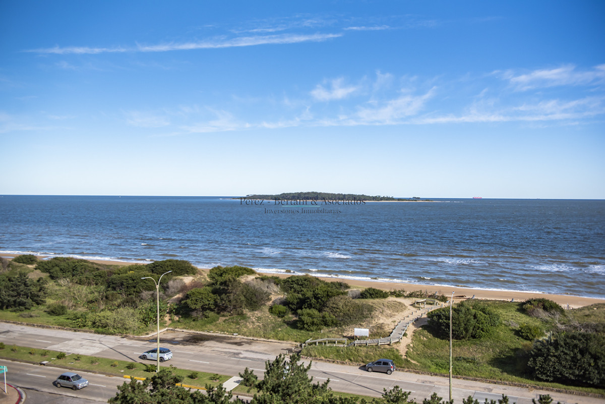 Apartamento ID.990 - Gran oportunidad, departamento frente al mar con vista a la bahia en venta. Torre Venetian.