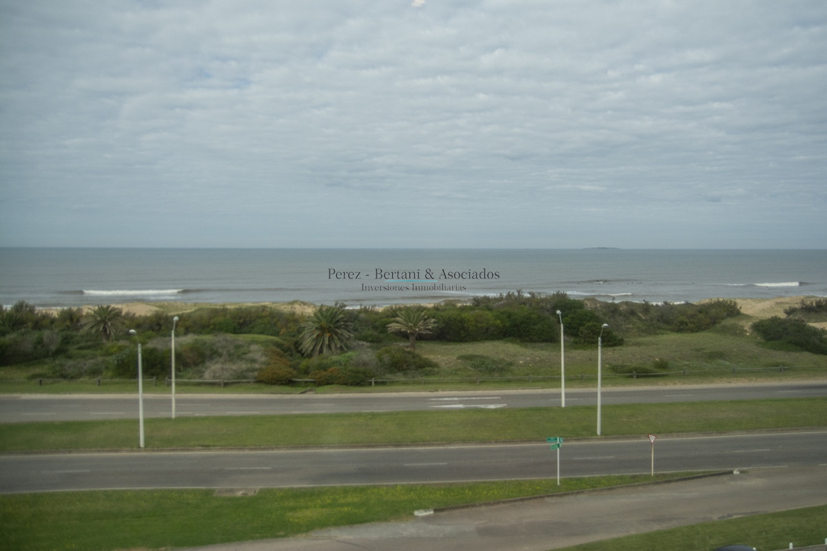 Apartamento ID.365 - Oportunidad!! Precio reducido!!! Espectacular penthouse frente al mar playa brava Punta Del Este.