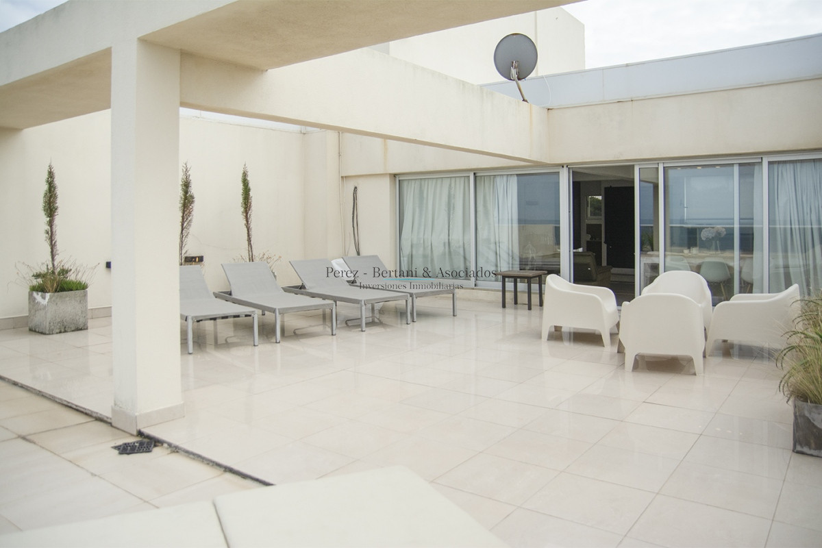 Apartamento ID.365 - Oportunidad!! Precio reducido!!! Espectacular penthouse frente al mar playa brava Punta Del Este.