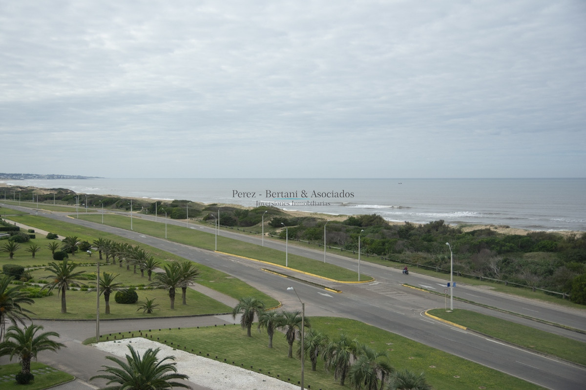 Apartamento ID.365 - Oportunidad!! Precio reducido!!! Espectacular penthouse frente al mar playa brava Punta Del Este.