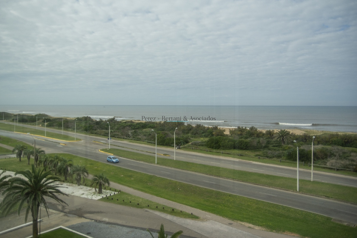 Apartamento ID.365 - Oportunidad!! Precio reducido!!! Espectacular penthouse frente al mar playa brava Punta Del Este.