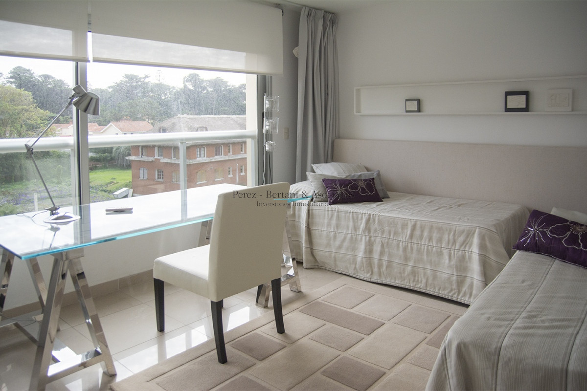 Apartamento ID.365 - Oportunidad!! Precio reducido!!! Espectacular penthouse frente al mar playa brava Punta Del Este.