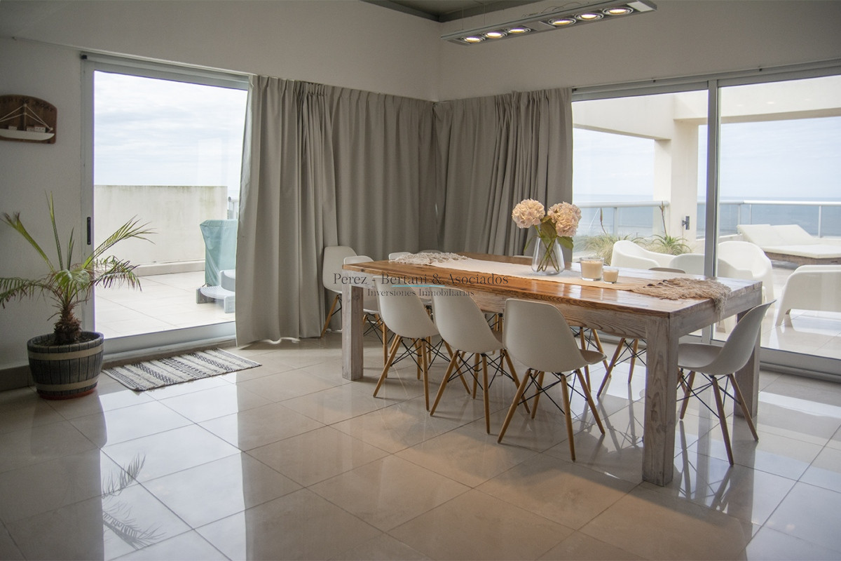 Apartamento ID.365 - Oportunidad!! Precio reducido!!! Espectacular penthouse frente al mar playa brava Punta Del Este.