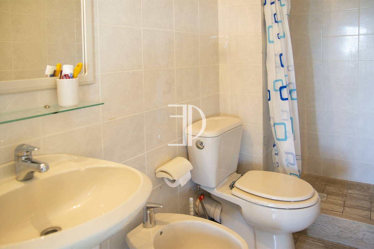 Apartamento ID.666 - En venta apartamento de 3 dormitorios con muy buena vista a la bahía, Punta del Este.