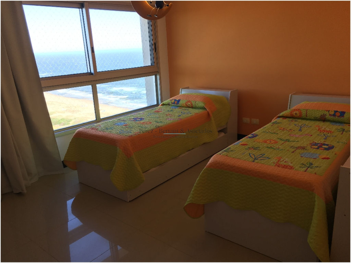 Apartamento ID.1174 - Espectacular Departamento en venta frente a Playa Brava, Torre Lobos