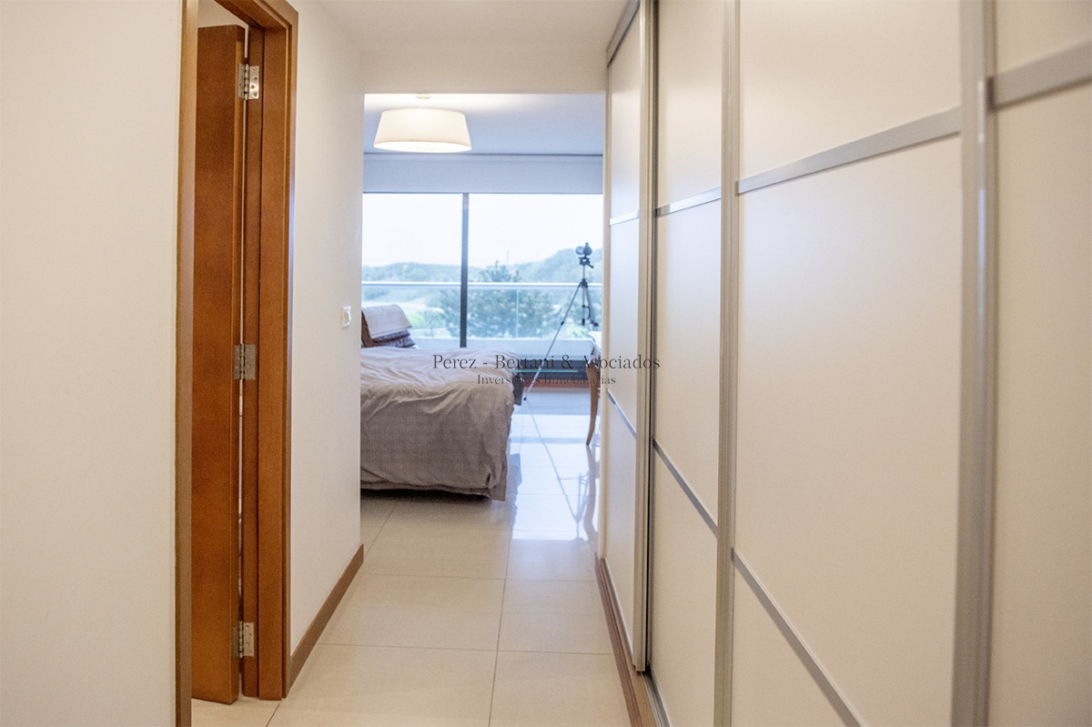 Apartamento ID.944 - Hermoso Departamento en venta frente a Playa Brava, 3 dorm + dep. Marigot Brava