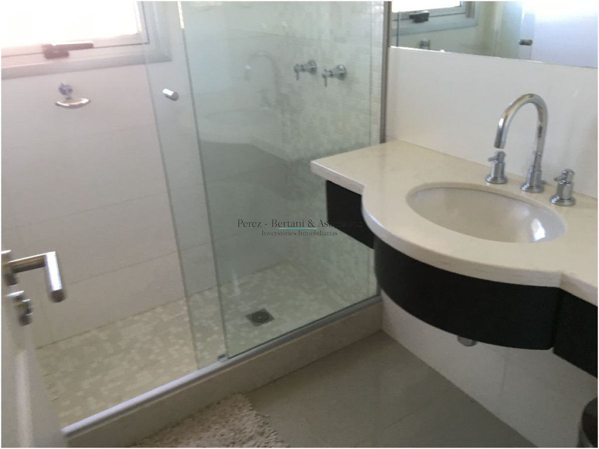 Apartamento ID.1174 - Espectacular Departamento en venta frente a Playa Brava, Torre Lobos
