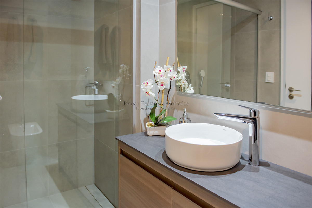 Apartamento ID.990 - Gran oportunidad, departamento frente al mar con vista a la bahia en venta. Torre Venetian.