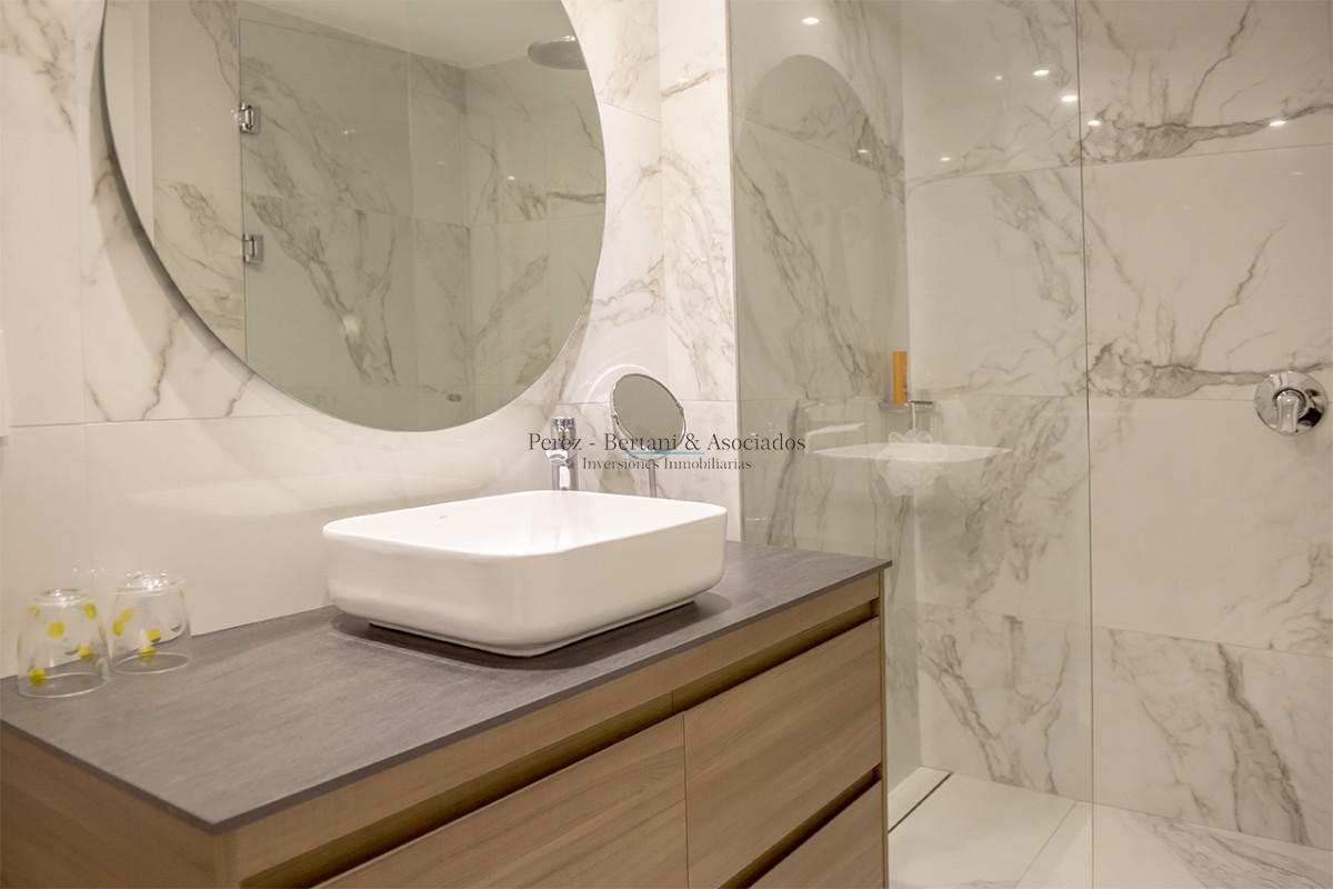 Apartamento ID.990 - Gran oportunidad, departamento frente al mar con vista a la bahia en venta. Torre Venetian.