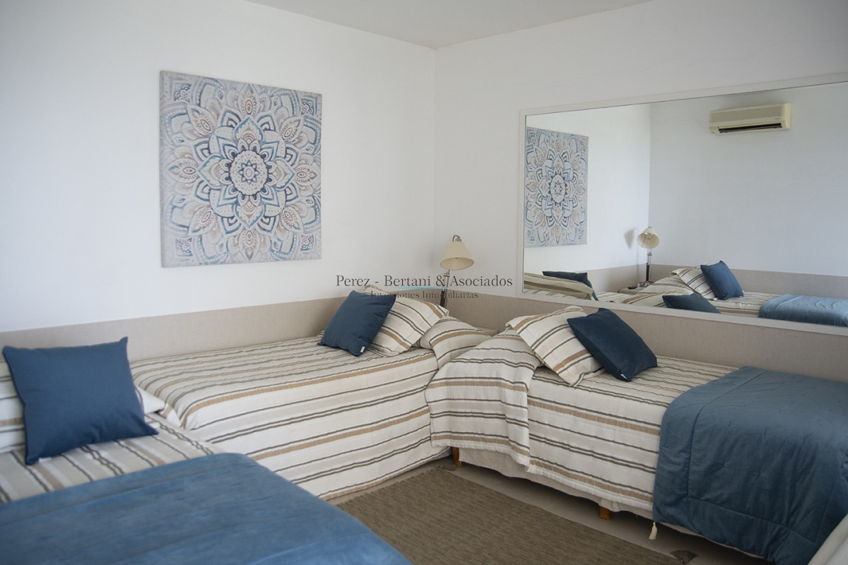 Apartamento ID.365 - Oportunidad!! Precio reducido!!! Espectacular penthouse frente al mar playa brava Punta Del Este.