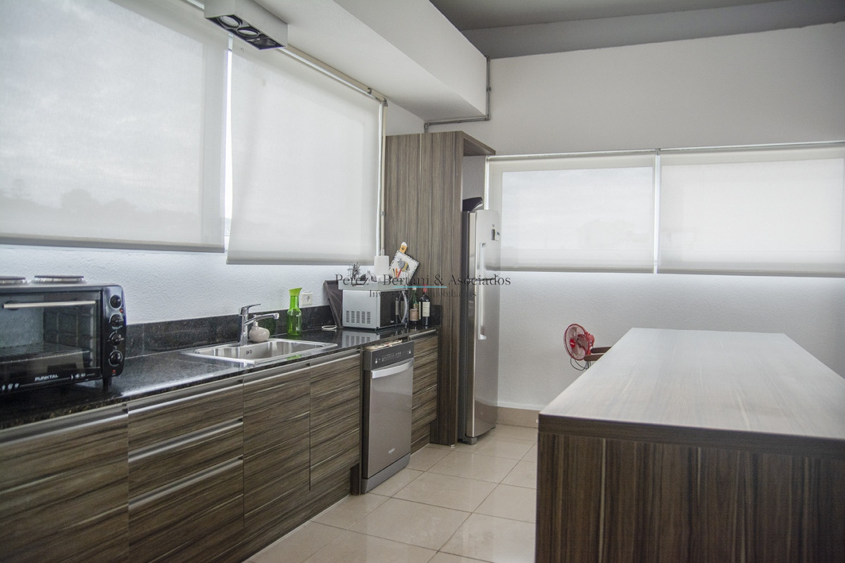 Apartamento ID.365 - Oportunidad!! Precio reducido!!! Espectacular penthouse frente al mar playa brava Punta Del Este.