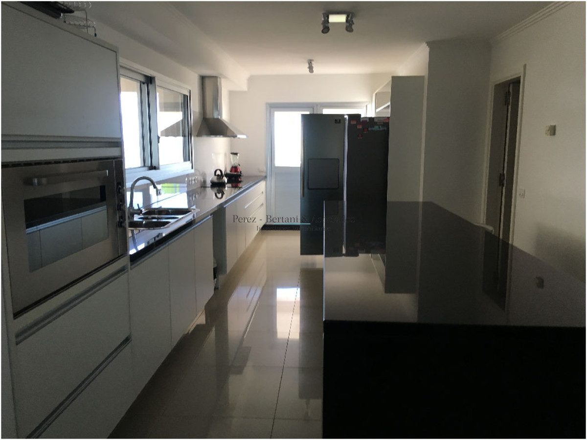 Apartamento ID.1174 - Espectacular Departamento en venta frente a Playa Brava, Torre Lobos