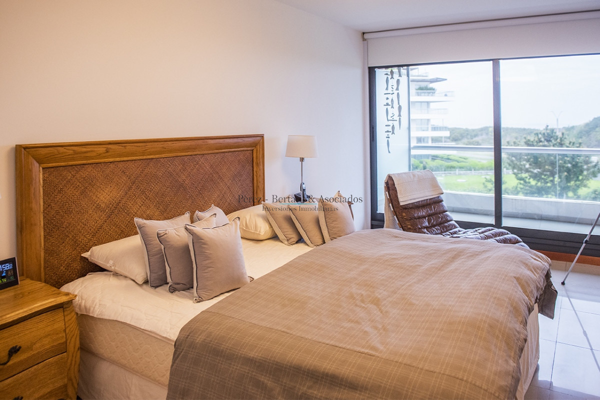 Apartamento ID.944 - Hermoso Departamento en venta frente a Playa Brava, 3 dorm + dep. Marigot Brava