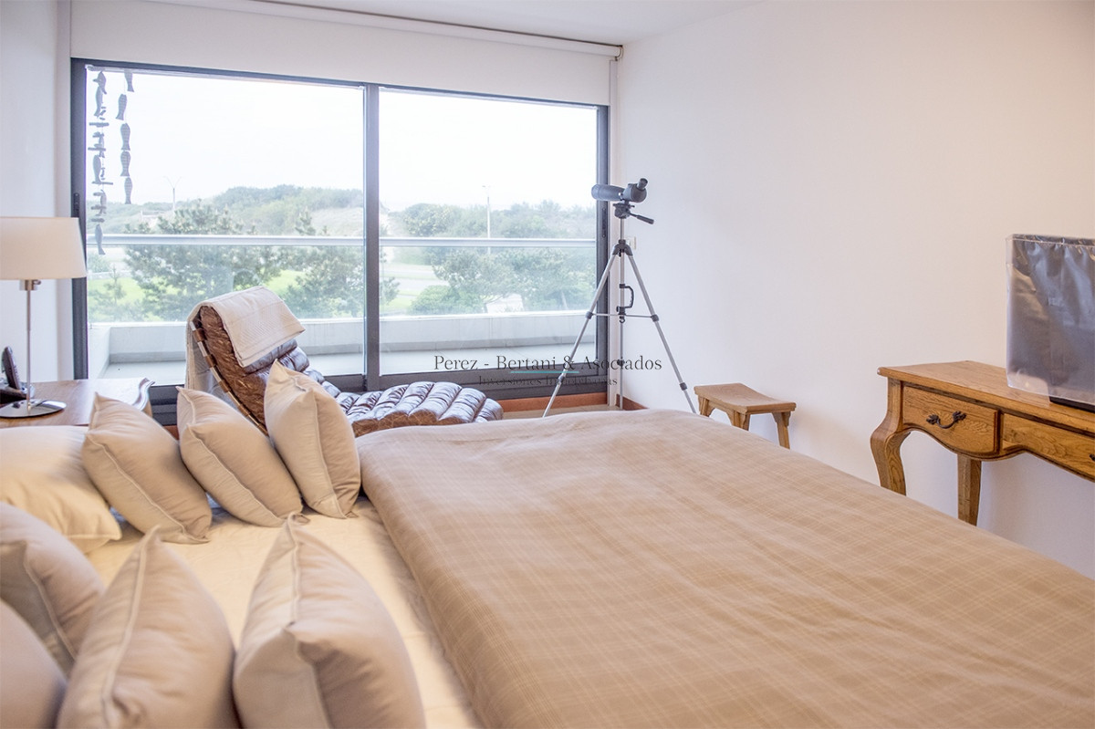 Apartamento ID.944 - Hermoso Departamento en venta frente a Playa Brava, 3 dorm + dep. Marigot Brava