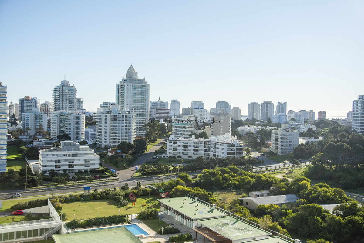 Apartamento ID.1176 - Apartamento de 3 dormitorios en Torre Lobos frente al Mar, Playa Brava