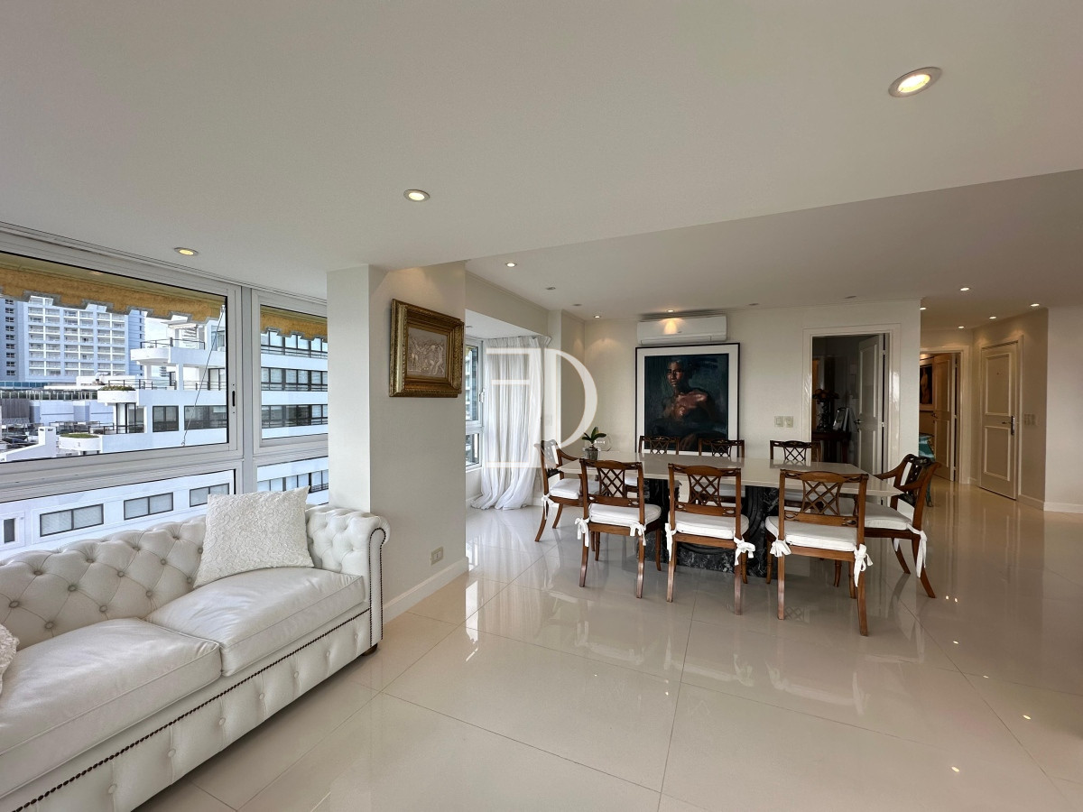 Apartamento ID.1012 - Departamento en venta, 3 dormitorios.     Playa Mansa