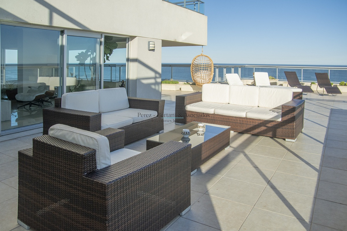Apartamento ID.1176 - Apartamento de 3 dormitorios en Torre Lobos frente al Mar, Playa Brava