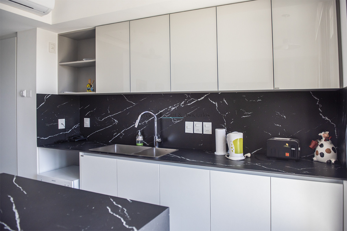 Apartamento ID.990 - Gran oportunidad, departamento frente al mar con vista a la bahia en venta. Torre Venetian.