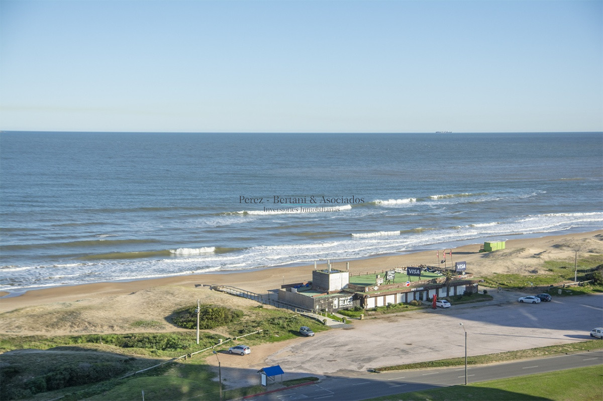 Apartamento ID.1176 - Apartamento de 3 dormitorios en Torre Lobos frente al Mar, Playa Brava