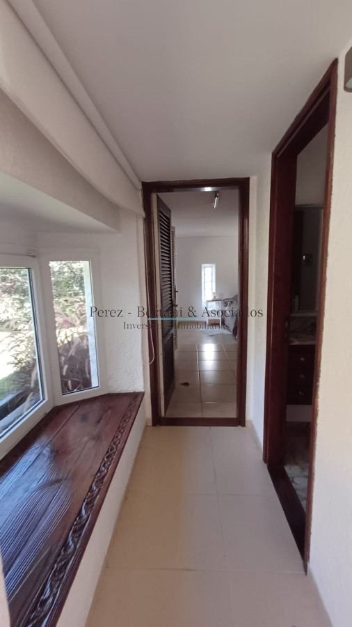 Casa ID.881 - Vende gran casa para vivir todo el año, de 3 dormitorios en Punta del Este 
