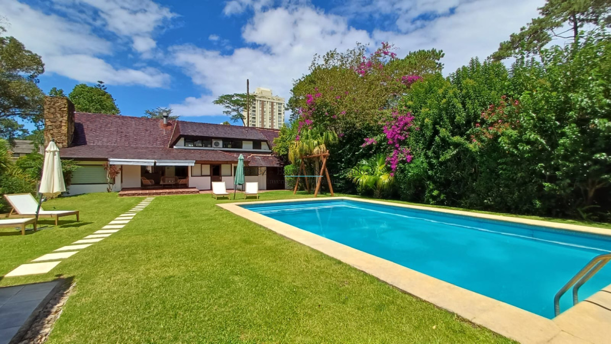 Casa ID.881 - Vende gran casa para vivir todo el año, de 3 dormitorios en Punta del Este 