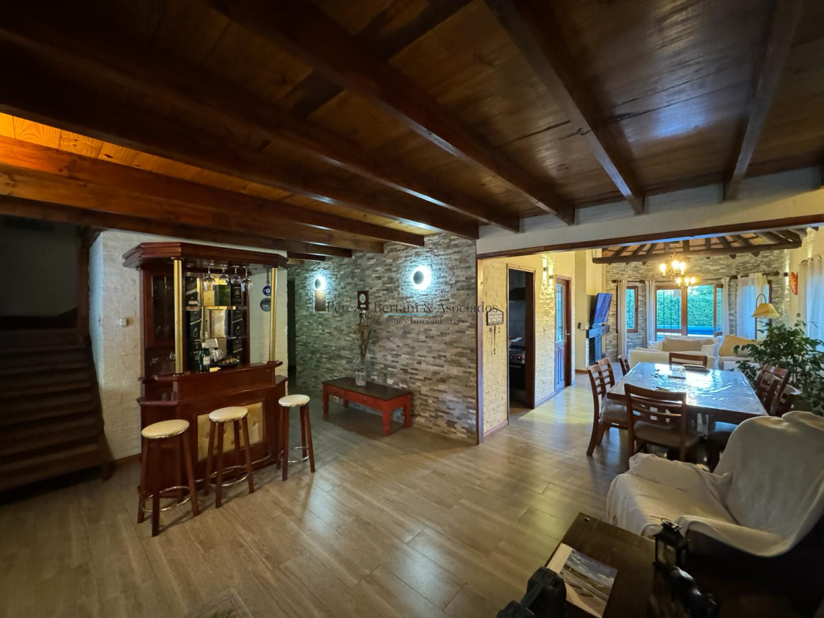 Casa ID.713 - Vende casa de 3 dormitorios en Pinares, Punta del Este 