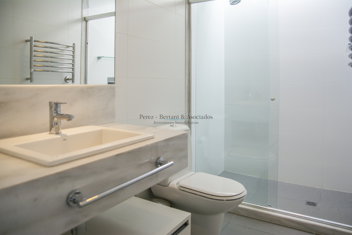 Casa ID.384 - En venta y alquiler  casa amplia de 5 dormitorios en Mansa Punta del Este
