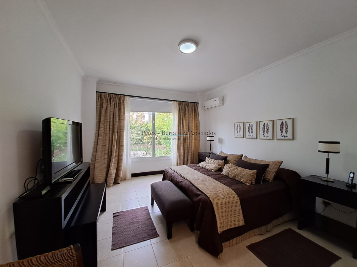 Casa ID.385 - Boulevard Park, Casa de 4 dormitaros con Piscina en VENTA .