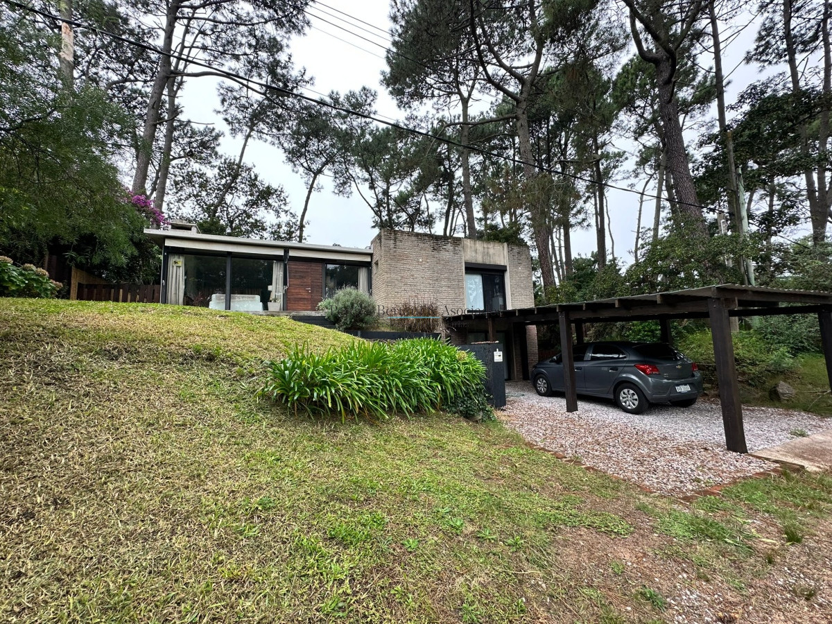 Casa ID.1084 - Vende casa muy linda en Pinares , Punta del Este 
