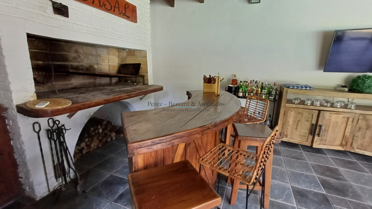 Casa ID.881 - Vende gran casa para vivir todo el año, de 3 dormitorios en Punta del Este 