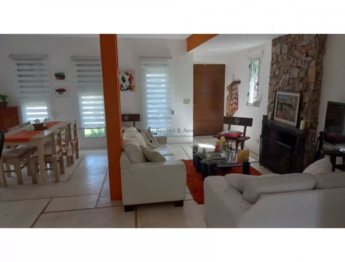 Casa ID.1195 - Venta Casa 3 dormitorios y piscina en a 100 mts de la playa en Balneario Buenos Aires