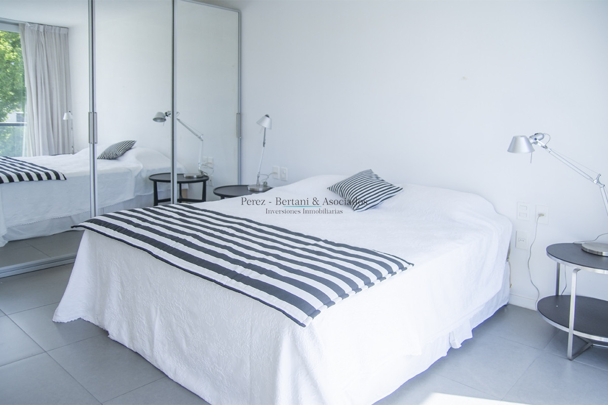 Casa ID.384 - En venta y alquiler  casa amplia de 5 dormitorios en Mansa Punta del Este