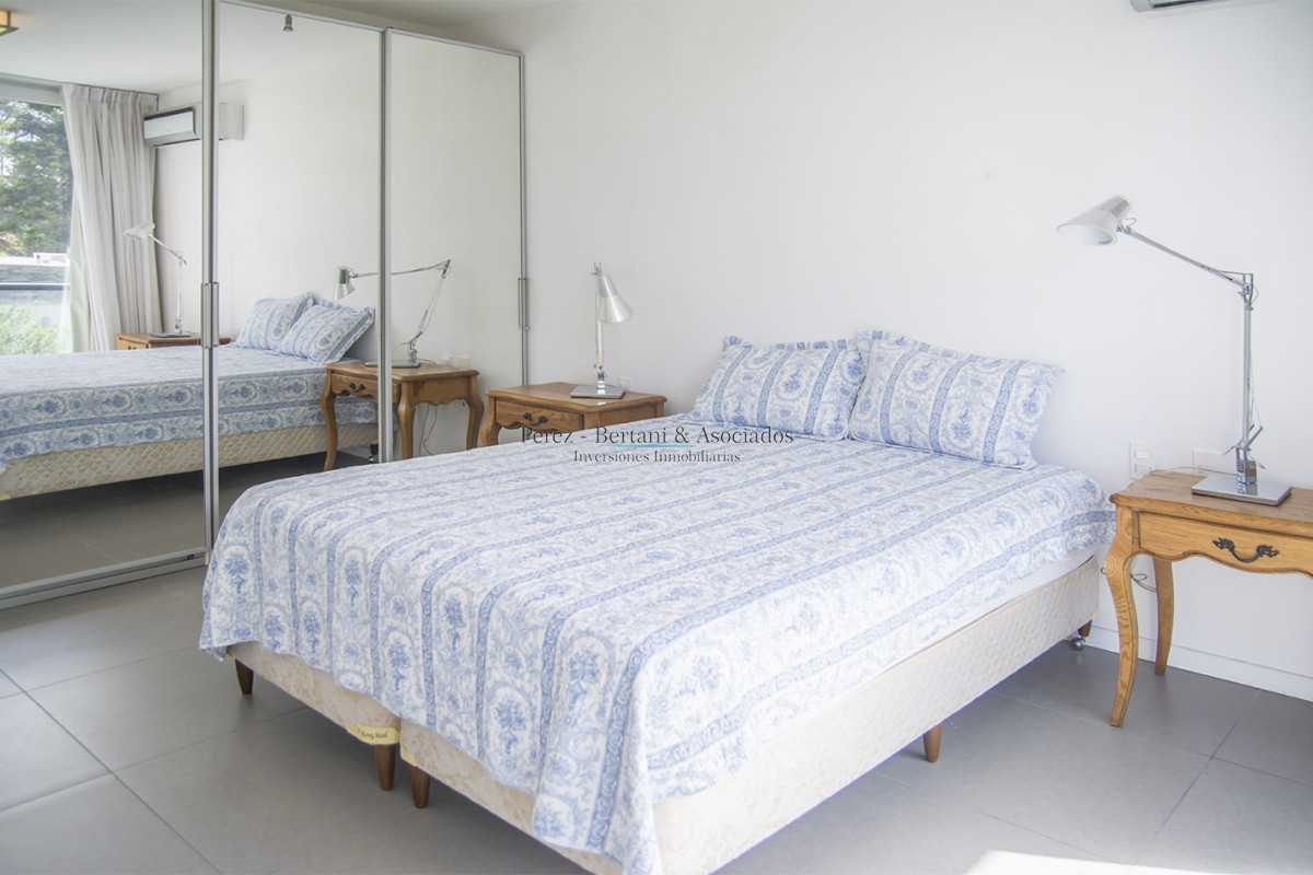 Casa ID.384 - En venta y alquiler  casa amplia de 5 dormitorios en Mansa Punta del Este