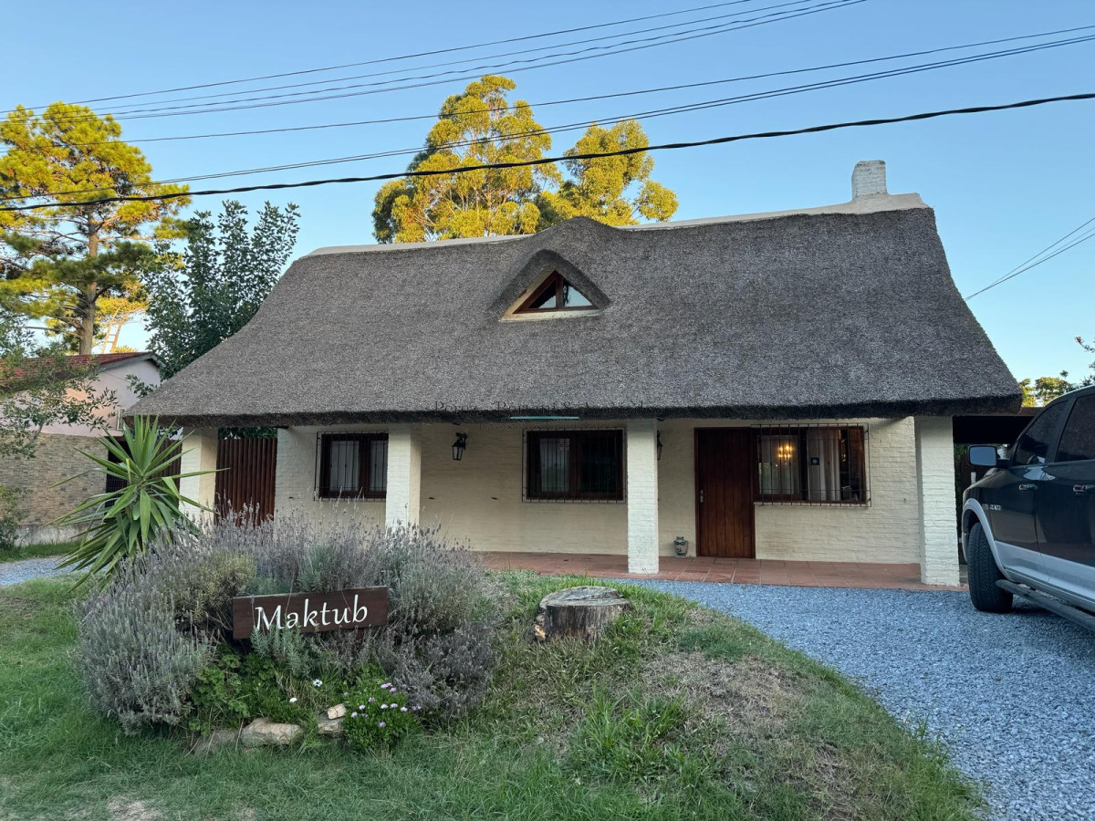 Casa ID.713 - Vende casa de 3 dormitorios en Pinares, Punta del Este 