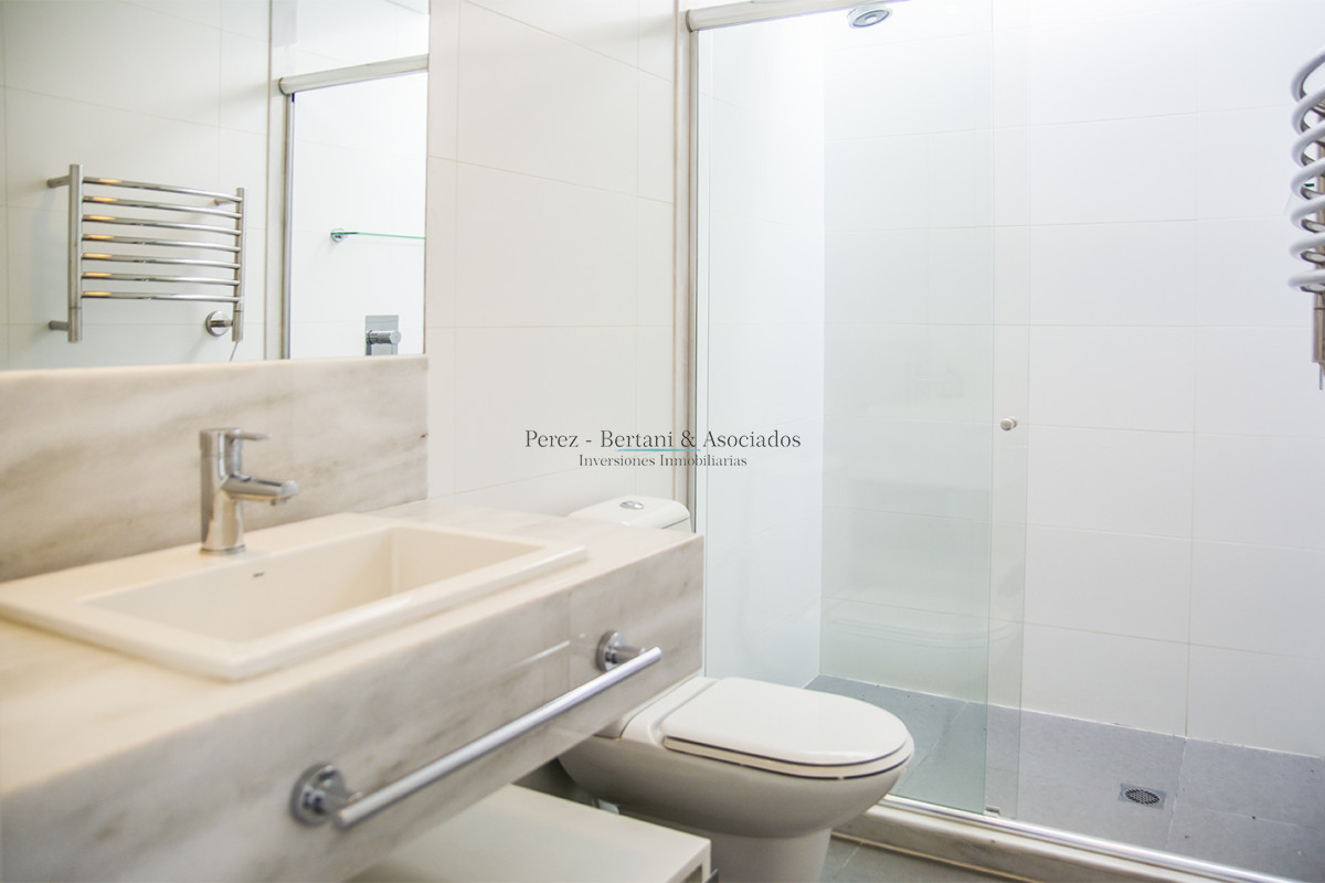 Casa ID.384 - En venta y alquiler  casa amplia de 5 dormitorios en Mansa Punta del Este