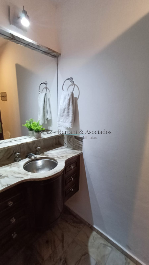 Casa ID.881 - Vende gran casa para vivir todo el año, de 3 dormitorios en Punta del Este 