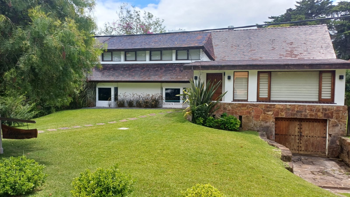 Casa ID.881 - Vende gran casa para vivir todo el año, de 3 dormitorios en Punta del Este 