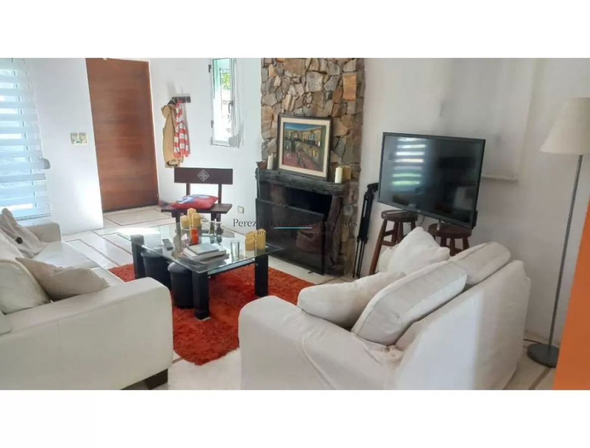 Casa ID.1195 - Venta Casa 3 dormitorios y piscina en a 100 mts de la playa en Balneario Buenos Aires
