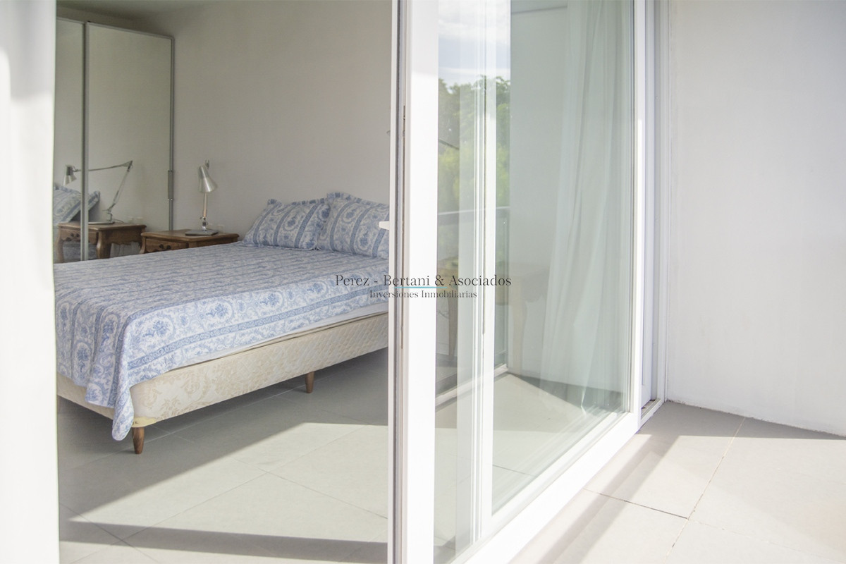 Casa ID.384 - En venta y alquiler  casa amplia de 5 dormitorios en Mansa Punta del Este