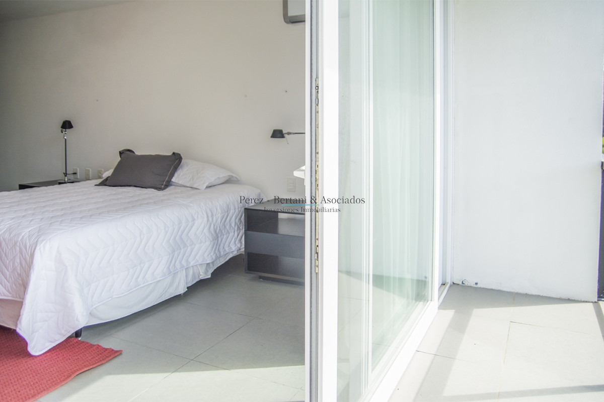 Casa ID.384 - En venta y alquiler  casa amplia de 5 dormitorios en Mansa Punta del Este
