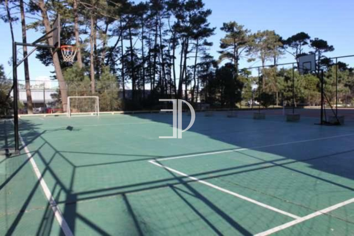 Apartamento ID.667 - Apartamento en Venta de 3 dormitorios en Av. Roosevelt , Punta del este 