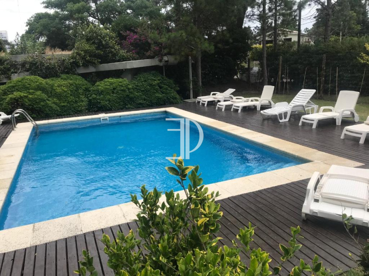 Apartamento ID.667 - Apartamento en Venta de 3 dormitorios en Av. Roosevelt , Punta del este 