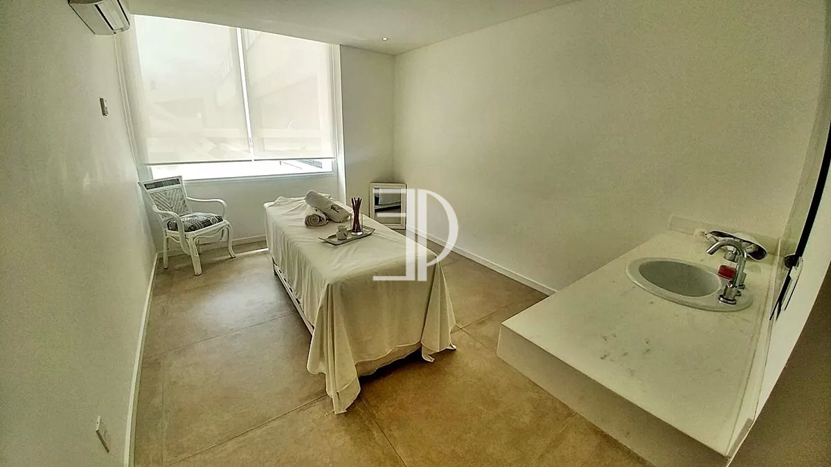 Apartamento ID.667 - Apartamento en Venta de 3 dormitorios en Av. Roosevelt , Punta del este 