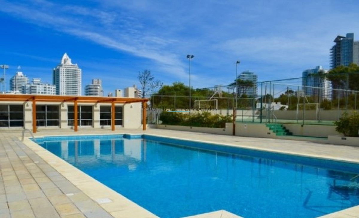 Apartamento ID.1174 - Espectacular Departamento en venta frente a Playa Brava, Torre Lobos