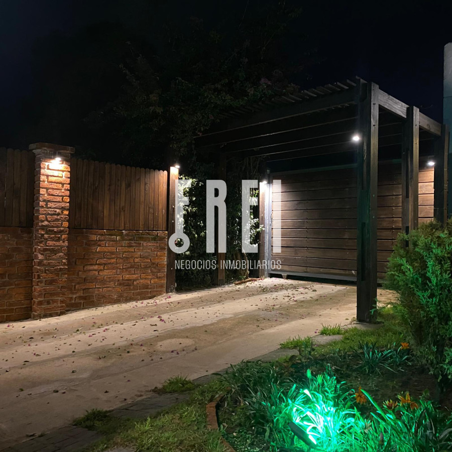 Casa ID.490 - Vende casa de 3 dormitorios, en excelente estado, Pinares, Punta del Este 