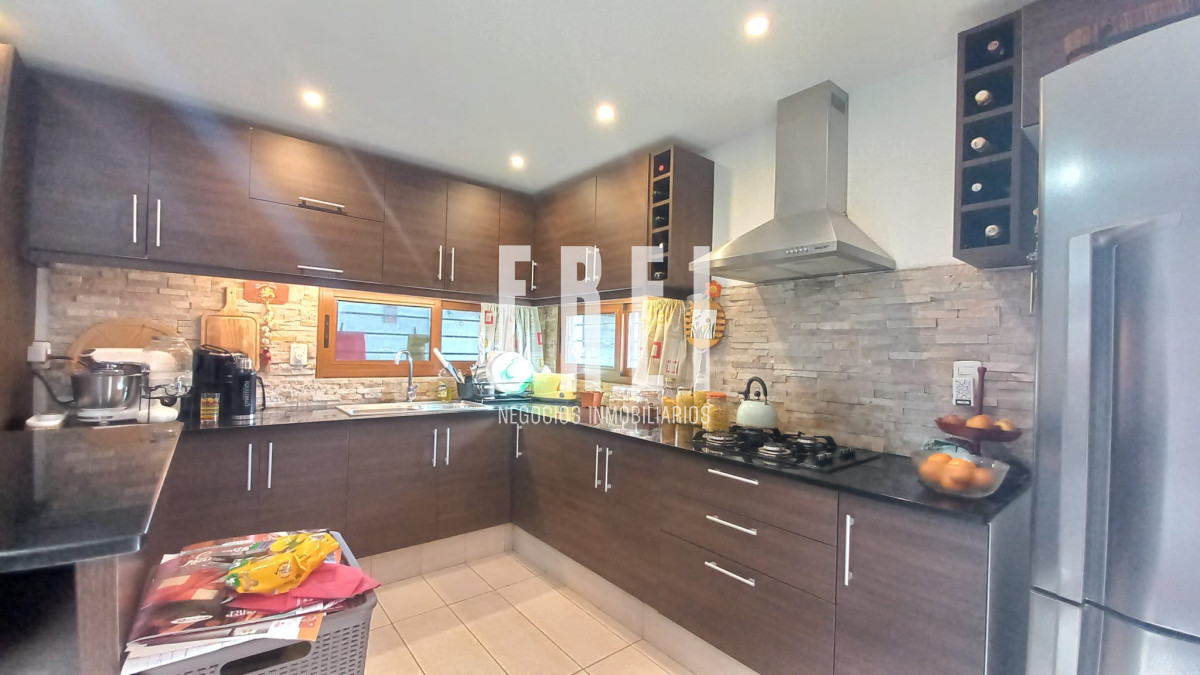 Casa ID.490 - Vende casa de 3 dormitorios, en excelente estado, Pinares, Punta del Este 